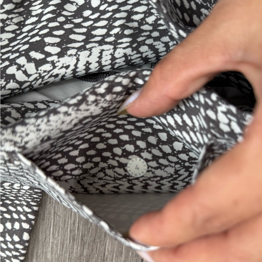 Lululemon Fast & Free 7/8 Leggings Size 4 Nulux Snake Print Running Yoga Pants - Picture 8 of 8